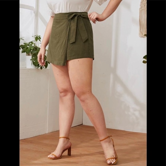 Women’s plus knot side solid skort - Picture 5 of 6
